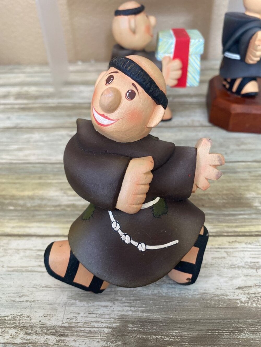 Vintage Franciscan Missions Monk Wood Figurines Set of 4 Christmas 4” - Picture 5 of 15